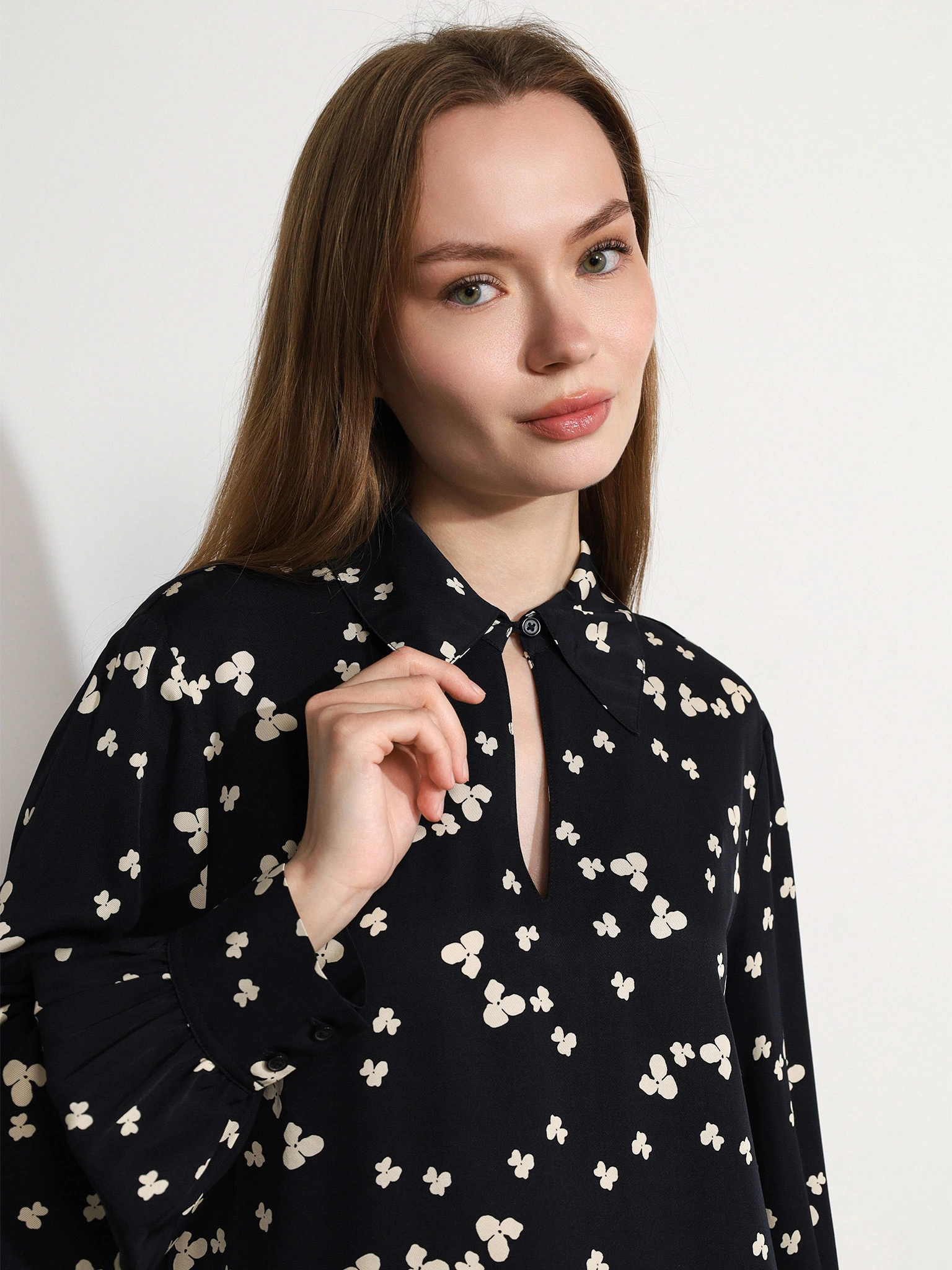 Платье темно-синего цвета с цветочным принтом из вискозы